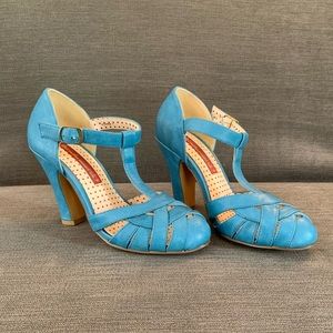 B.A.I.T. Sky blue Spring Em Out heels - size 7